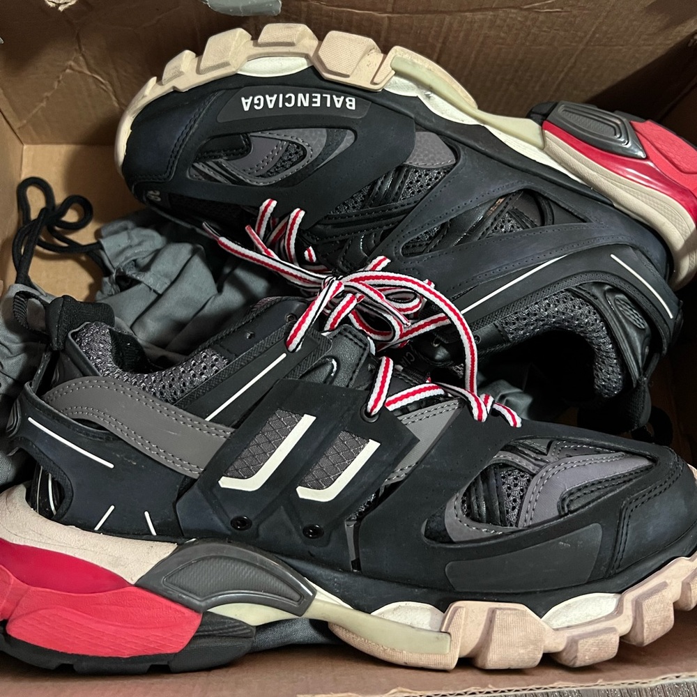 Worn sneakers a few times like new
